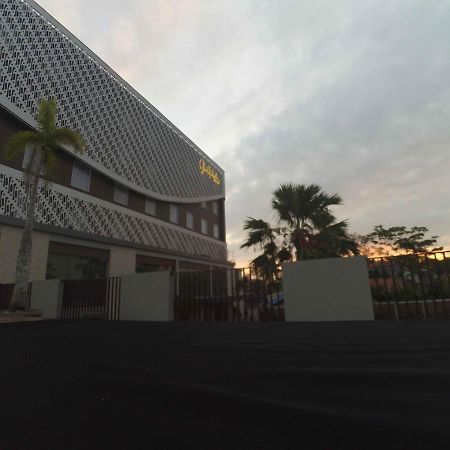 Grand Kolopaking Hotel Kebumen Exteriör bild