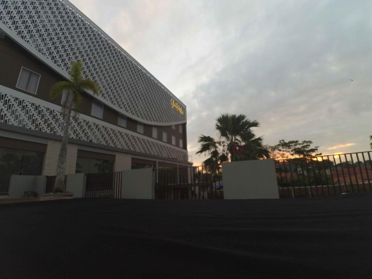 Grand Kolopaking Hotel Kebumen Exteriör bild
