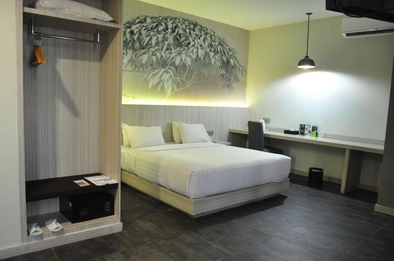 Grand Kolopaking Hotel Kebumen Exteriör bild