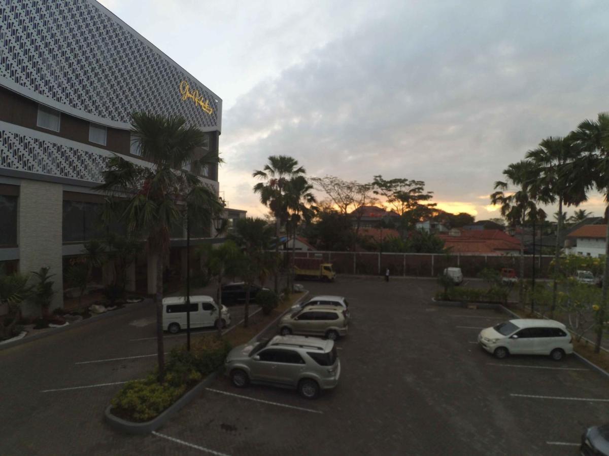 Grand Kolopaking Hotel Kebumen Exteriör bild