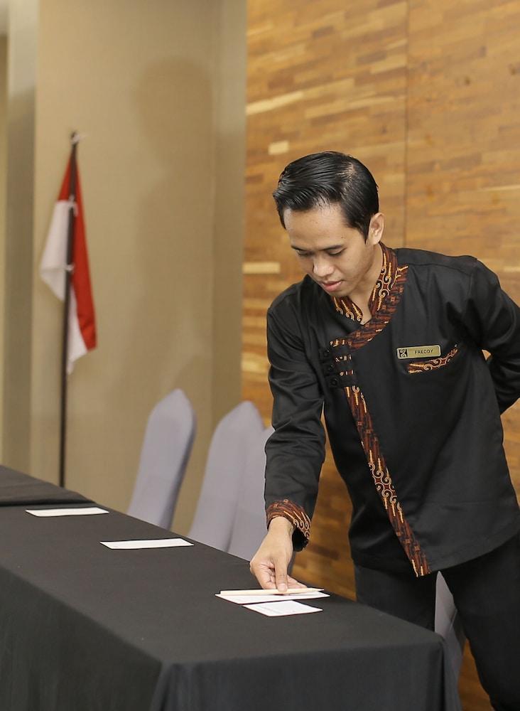Grand Kolopaking Hotel Kebumen Exteriör bild