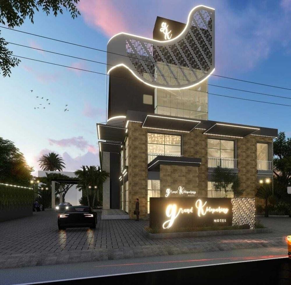 Grand Kolopaking Hotel Kebumen Exteriör bild