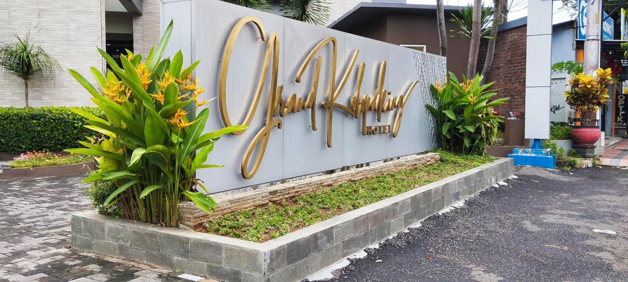 Grand Kolopaking Hotel Kebumen Exteriör bild