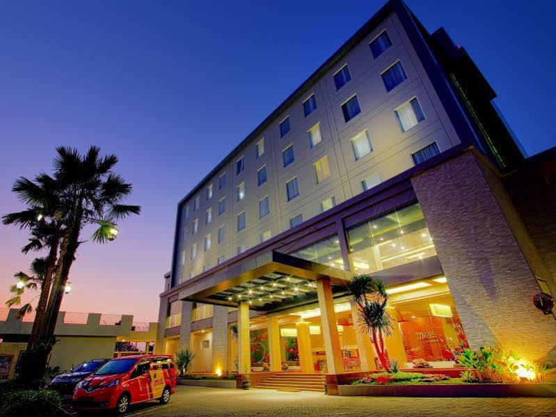Grand Kolopaking Hotel Kebumen Exteriör bild