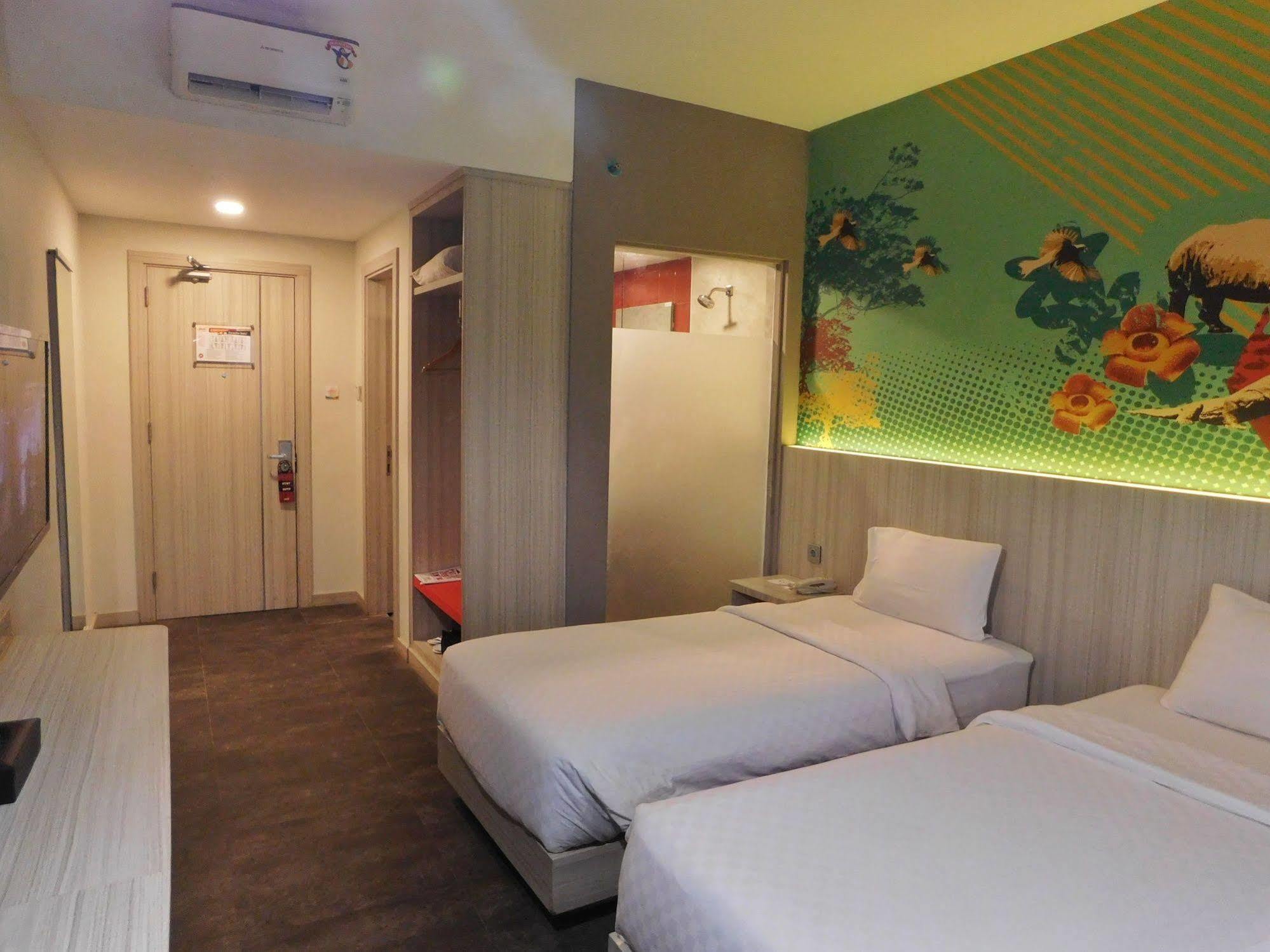 Grand Kolopaking Hotel Kebumen Exteriör bild